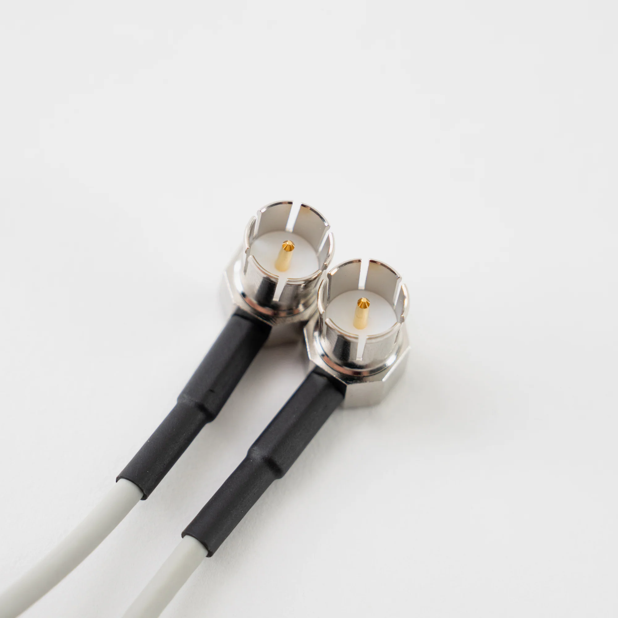 Lightweight Low Profile Right Angle to Low Profile Right Angle SDI Cable (225mm / 8.8") - Image 2